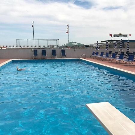 Hotel Majestic Pesaro Bagian luar foto