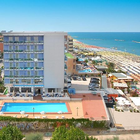 Hotel Majestic Pesaro Bagian luar foto