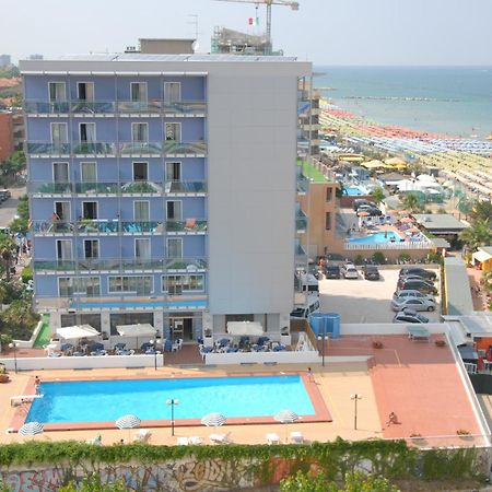 Hotel Majestic Pesaro Bagian luar foto